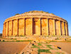 Tombeau de la Chrtienne - wilaya de Tipaza, Algrie: Great royal mausoleum of Mauritania - cylindrical drum resting on a square base, 60 columns adorn the walls of the drum | Mausole Royal de Maurtanie - un tambour cylindrique reposant sur une base carre, 60 colonnes dcorent les parois du tambour - photo par M.Torres