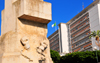 Alger - Algrie: parc de l'horloge florale - Palais du Gouvernement, ex-Gouvernement Gnral et le monument aux victimes de la rvolution sur le Bd Khemisti, ex-Laferrire, ex-Monument aux Morts - photo par M.Torres