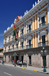 La Paz, Bolivia: Palacio Quemado - Palacio de Gobierno - executive building burned almost to the ground during an uprising in the 1875, against the government of Toms Fras - Plaza Murillo - photo by M.Torres