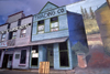 Canada / Kanada - Whitehorse, Yukon: shops and trompe l'oeil - wooden houses - photo by F.Rigaud