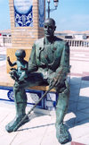 Ceuta: Dom Pedro de Menezes - first Portuguese governor of Ceuta 1415-1437 - statue by Casto Solano, tiles by Carmen Navo / Dom Pedro de Menezes, Conde de Vila Real e de Viana do Alentejo - primeiro governador de Ceuta / Don Pedro de Menezes, con un bastn en sus manos, el aleo, vara de mando del gobierno de Ceuta - gobernador de Ceuta - Paseo de la Marina Espaola - escultura de Casto Solano y azulejos de la ceramista Carmen Navo - photo by M.Torres