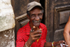 Havana / La Habana / HAV, Cuba: friendly domino player - photo by A.Ferrari