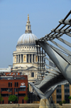 England - UK - London: St Paul's Cathedral and Millenium bridge over the Thames, designed by Arup, Foster and Partners and Sir Anthony Caro - photo by M.Torres