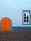 Gau-Algesheim - Mainz-Bingen district - Rhineland-Palatinate / Rheinland-Pfalz, Germany / Deutschland: old blue house - photo by Efi Keren