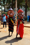 Bissau, Guinea Bissau / Guin Bissau: Amlcar Cabral Avenue, Carnival, men parading with masks / Avenida Amilcar Cabral, carnaval, homens a desfilar as mscaras - photo by R.V.Lopes