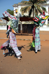 Bissau, Guinea Bissau / Guin Bissau: Amlcar Cabral Avenue, Carnival, men parading with masks near the old Tax Administration building / Avenida Amilcar Cabral, carnaval, homens a desfilar as mscaras - antigo edifcio da Fazenda de Bissau - photo by R.V.Lopes