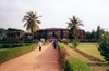 India - Halebeed: garden  (photo by Miguel Torres)