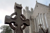 Ireland - Limerick / Luimneach / LMK: graveyard - Keltic cross (photo by M.Bergsma)