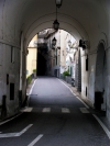 Italy / Italia - Amalfi  (Campania - Salerno province): passage (photo by H.Waxman)