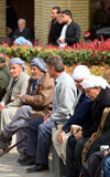 Erbil / Hewler / Arbil / Irbil, Kurdistan, Iraq:old men gossip on the benches along Shar Park - photo by M.Torres