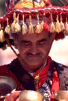 Morocco / Maroc - Marrakesh / Marrakech / Marraquexe: water seller - Berber hat - Moroccan hat (photo by F.Rigaud)