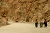 Morocco / Maroc - Todra gorge - Tinerhir: farmers - photo by J.Banks