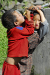 Nepal - Langtang region - Tamang children drinking water from a tap - photo by E.Petitalot