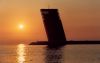 Lisbon: torre de controlo do porto de Lisboa /  the harbour control tower (photo by M.Torres)