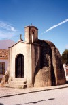 Portugal - Alentejo - Pavia (concelho de Mora): shrine in the rock, formerly a Dolmen / Pavia: capela na rocha - anta - igreja de So Dinis - photo by M.Durruti