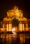 Portugal - Lisbon: Arco da Rua Augusta / Arco da Vitria - vista nocturna - arquitecto: Verrisimo da Costa - Terreiro do Pao / Praa do Comrcio - photo by M.Durruti