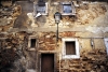 Portugal - Lisbon: fachada em ruinas / derelict faade - Alfama (photo by M.Gunselman)