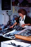 Porto: peixeira no mercado do Bolho / fishmonger (photo by F.Rigaud)