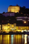 Portugal - Porto: Ribeira - foto nocturna a partir de Vila Nova de Gaia / Ribeira  at night - seen from VN Gaia - photo by F.Rigaud