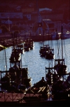 Portugal - Vila Nova de Gaia: barcos rabelo em frente s caves - ao pr do sol / Rabelo boats at sunset - photo by F.Rigaud