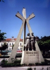 Portugal - Ourm: monumento de inspirao sovitica junto  cmara municipal (vila nova) / Ourm: Soviet inspired monument by the town hall - photo by M.Durruti