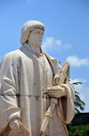 So Tom, So Tom and Prncipe / STP: statue of Pedro Escobar, Portuguese seafarer that discovered the island with Joo de Santarm - fort of Saint Sebastian / Pedro Escobar, navegador que com Joo de Santarm descobriu a ilha - Forte de So Sebastio - photo by M.Torres