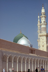 Saudi Arabia - Al Madinah province - Medina / MED - Madinah: people pass the green dome of Prophet Muhammad's grave in Masjid-e-Nabvi - Al-Masjid an-Nabawi - the Mosque of the Prophet - Abu Bakr and Umar ibn al-Khattab are buried in an adjacent area - photo by R.Zafar)