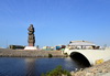 Jeddah, Mecca Region, Saudi Arabia: bridge at the entrance to Al Arba'een lake and sculpture on Middle Corniche Street - photo by M.Torres