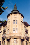 Serbia - Vojvodina - Subotica / Szabadka: residential building - turret off Trg Slobode - photo by M.Torres