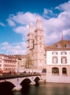 Switzerland - Zurich / Zurigo / ZRH : the Grossmunster and the Mnster-brcke - Limmat Quay (photo by M.Torres)