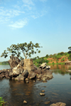 Jinja, Uganda: source of the Nile river at Lake Victoria, Napoleon gulf - concrete marker on a rock near Ripon Falls island, the falls themselves disappeared with the construction of Owen Falls Dam - photo by M.Torres