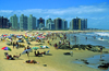 Punta del Este, Maldonado dept., Uruguay: busy day at the beach - photo by S.Dona'