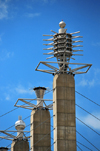 Kansas City, Missouri, USA: Bartle Hall Convention Center, partly suspended above Truman Road and Interstate I-670 - Bartle Hall art deco inspired Pylons - sculptures by R.M. Fisher, called 'Sky Stations' -  HNTB Architects - 301 West 13th Street - photo by M.Torres