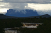 199 Venezuela - Bolvar - Canaima - Gran Sabana - Arapena Meru with Yuruani Tepuy in the background - photo by A. Ferrari