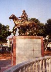 Venezuela - Nirgua (Yaracuy): golden Bolivar (photo by M.Torres)