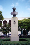 US Virgin Islands - Saint Thomas: Charlotte Amalie - King of Denmark on Emancipation Garden (photo by M.Torres)